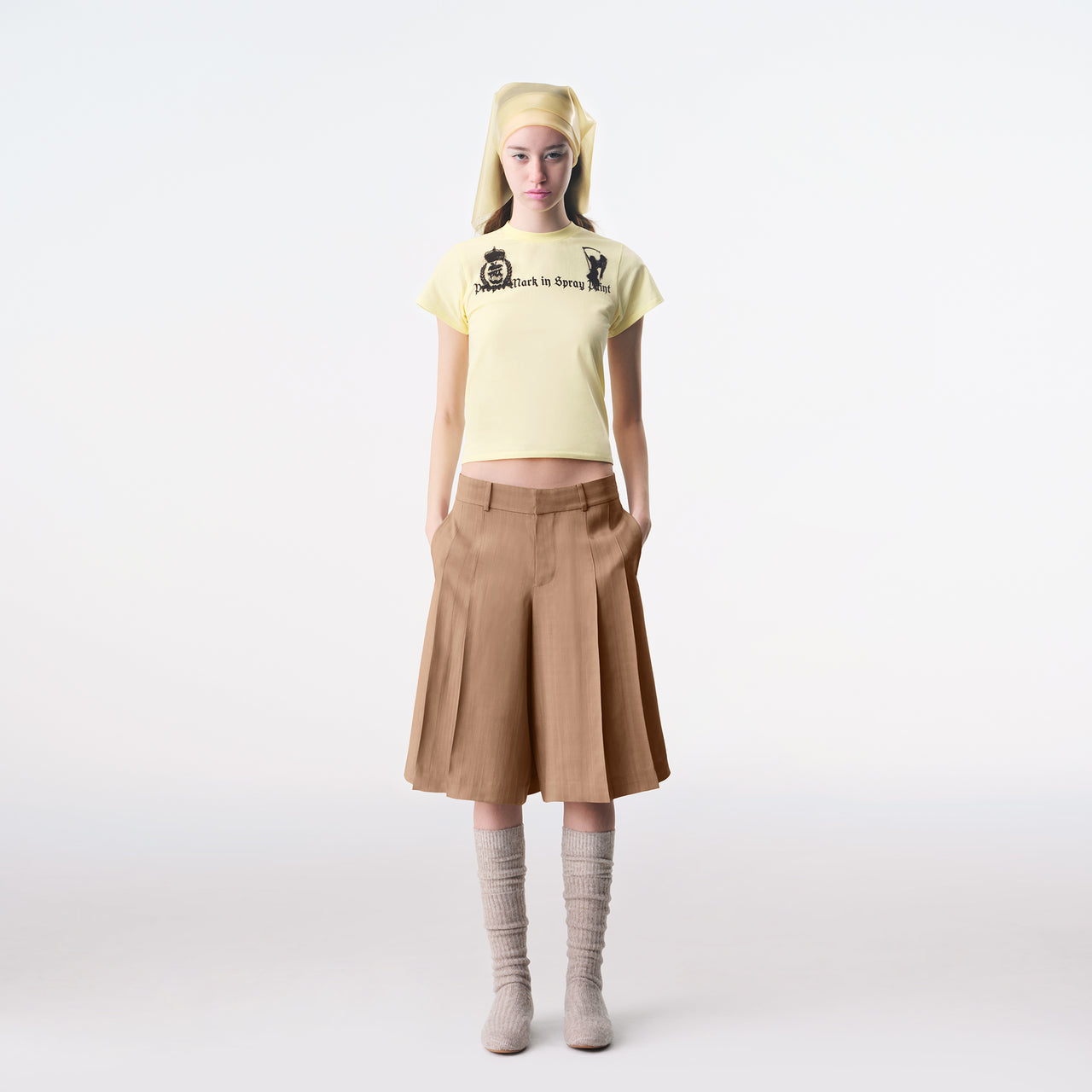 バターイエロー エアブラシスローガン フィットTシャツ